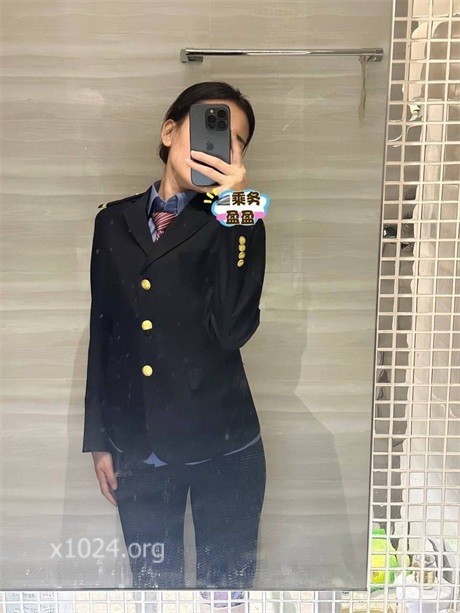 ❣️推荐❣️反差婊高铁列车员【乘务盈盈（朱X盈）】预览版，高铁口交，制服诱惑，道具自慰，乘务员的白虎穴必须爆操 [33P+3V/7.45MB]