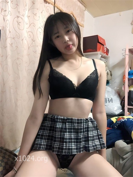 (4)