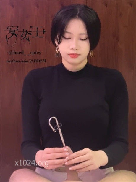 (4)