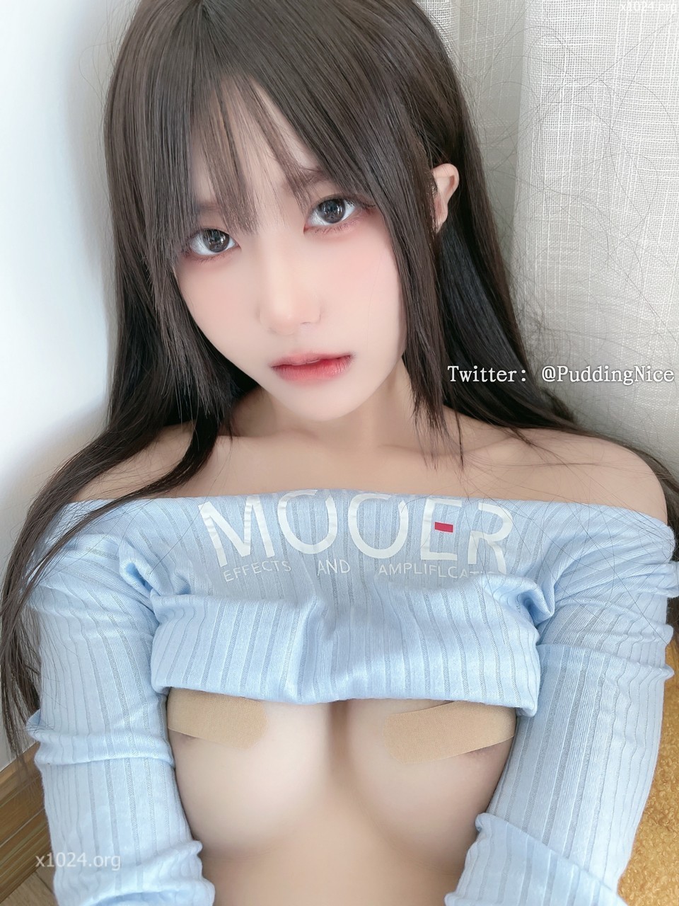 (4)