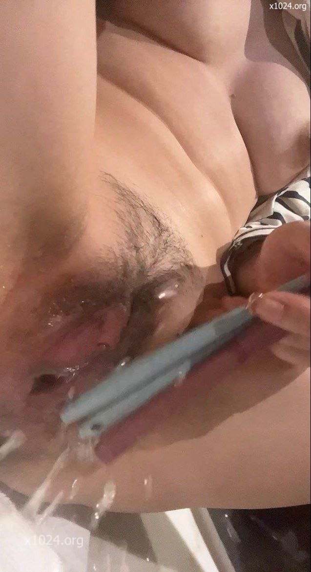 (9)