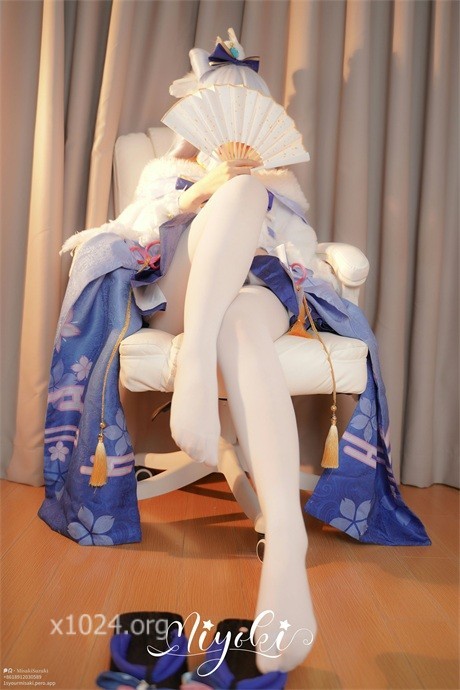 (4)