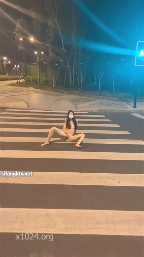 (9)