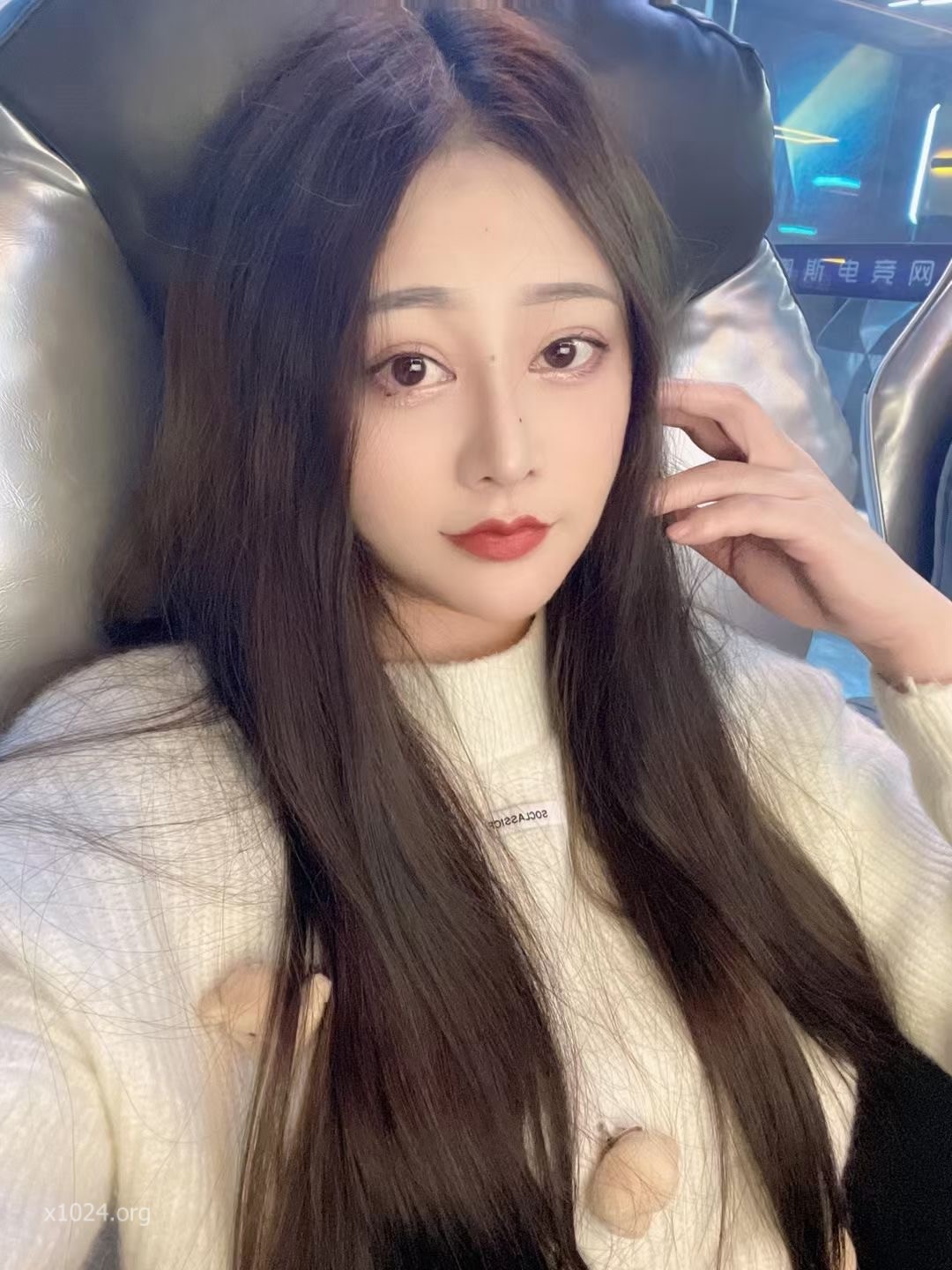 【高端约炮外围】，推特约炮大神，高价玩肏露脸刺青女，照片真人反差有点大，这钱花的有点赔 [8P+2V/809MB]