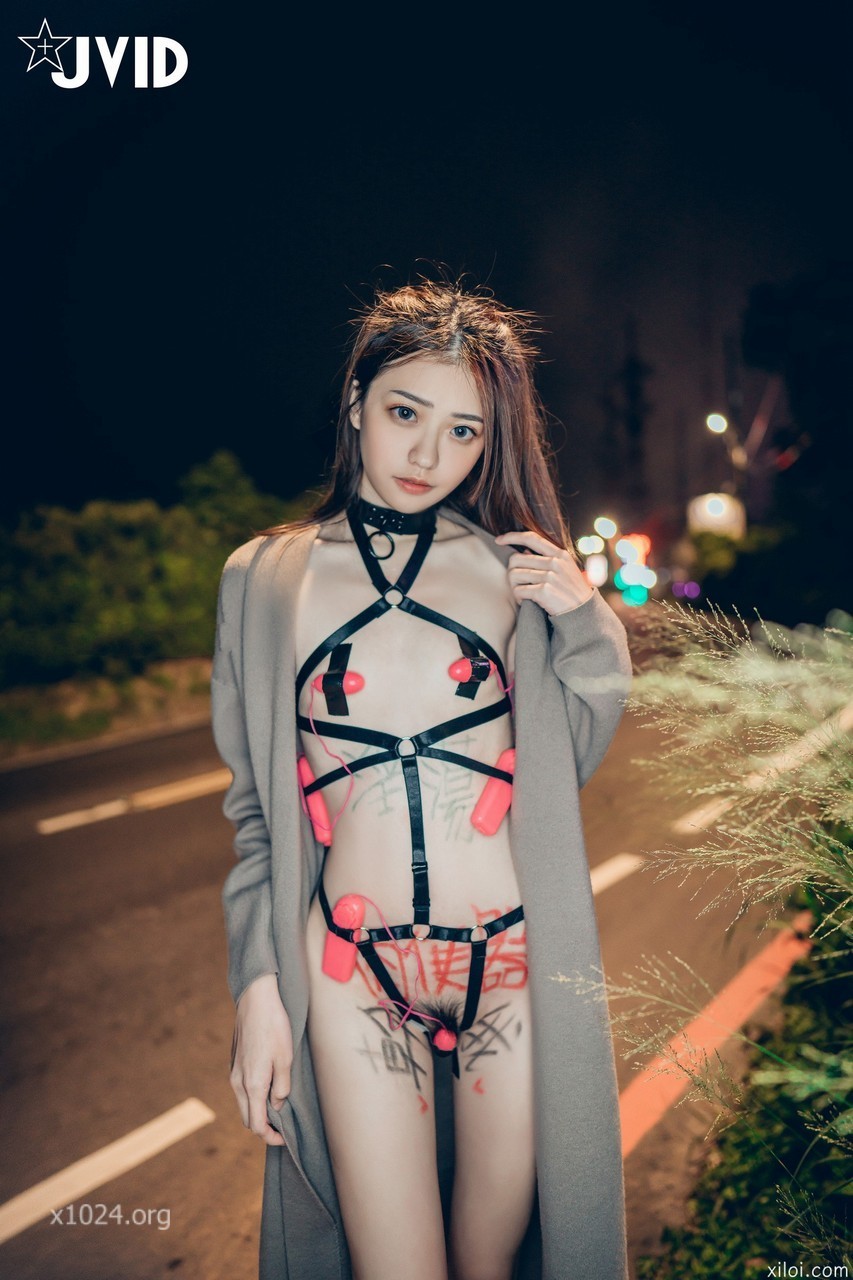 最新众筹热门精品，JVID高颜值女神【妍妍】首次道具全开大突破《小女孩的户外调教》[159P+1V/129MB]