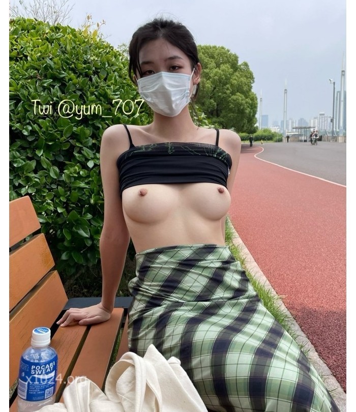 推特露脸福利姬！艺校活泼美女【玉米yum_707】收费群VIP专享，对比反差，裸舞自剪辑 [1V/187MB]