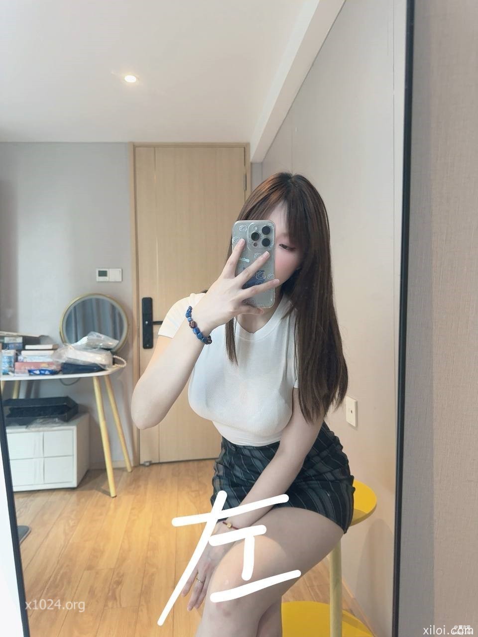 (7)