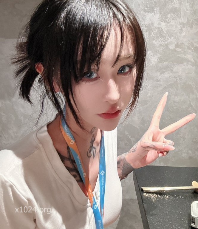⚡⚡推特21万粉，露脸刺青女神【九条南无】最新高价福利，情趣制服，美脸美鲍，道具自慰潮吹 [15P+29V/1.95GB]