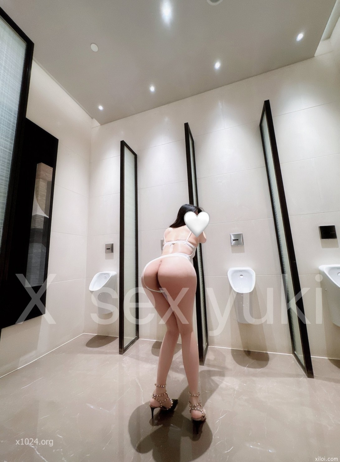 (3)
