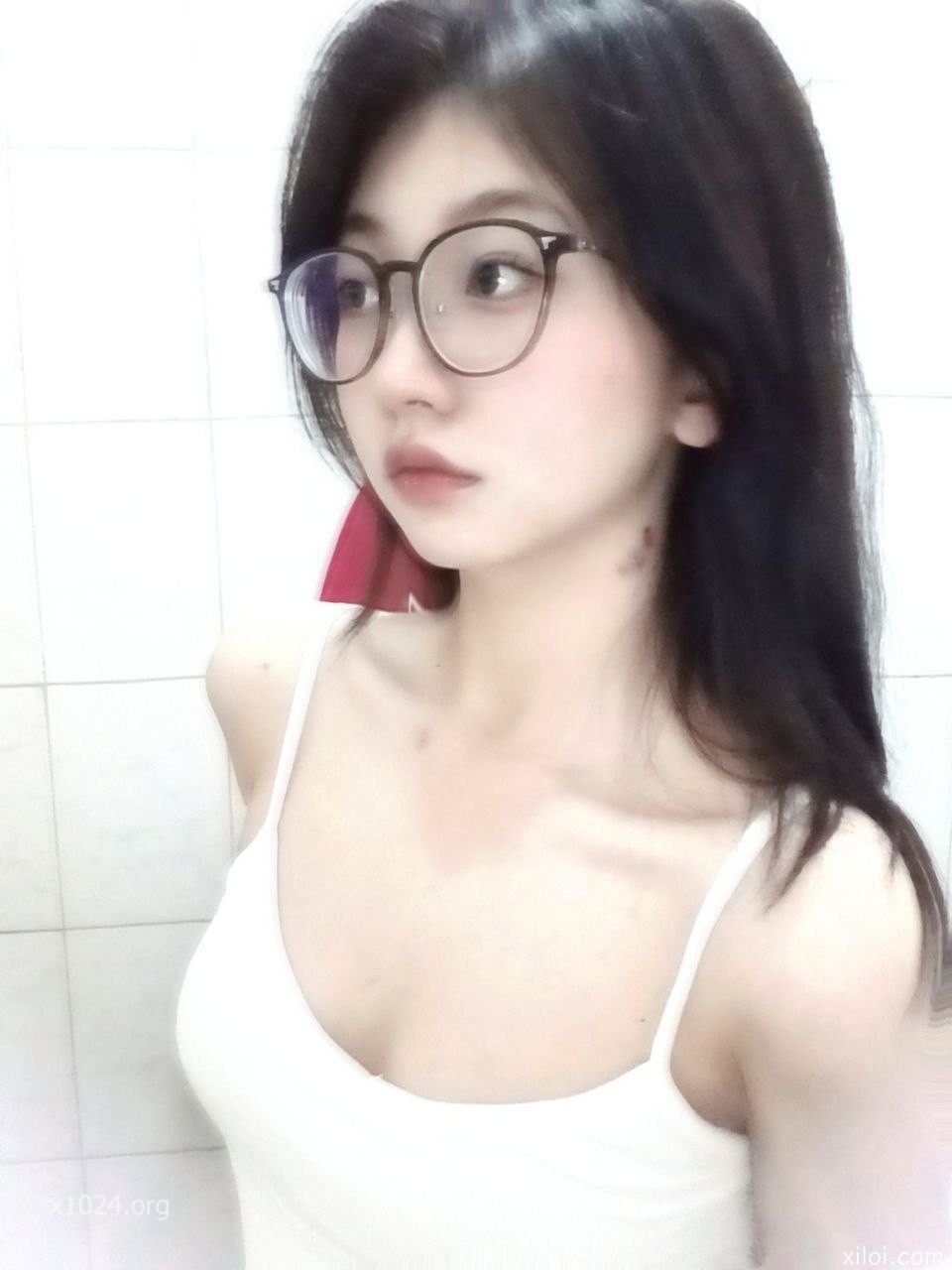 ✅露脸才是王道 超清纯反差女大学生『推特宝宝』逼脸同框 宿舍紫薇，白天是眼镜娘学霸 晚上是小母 [25P+9V/103MB]