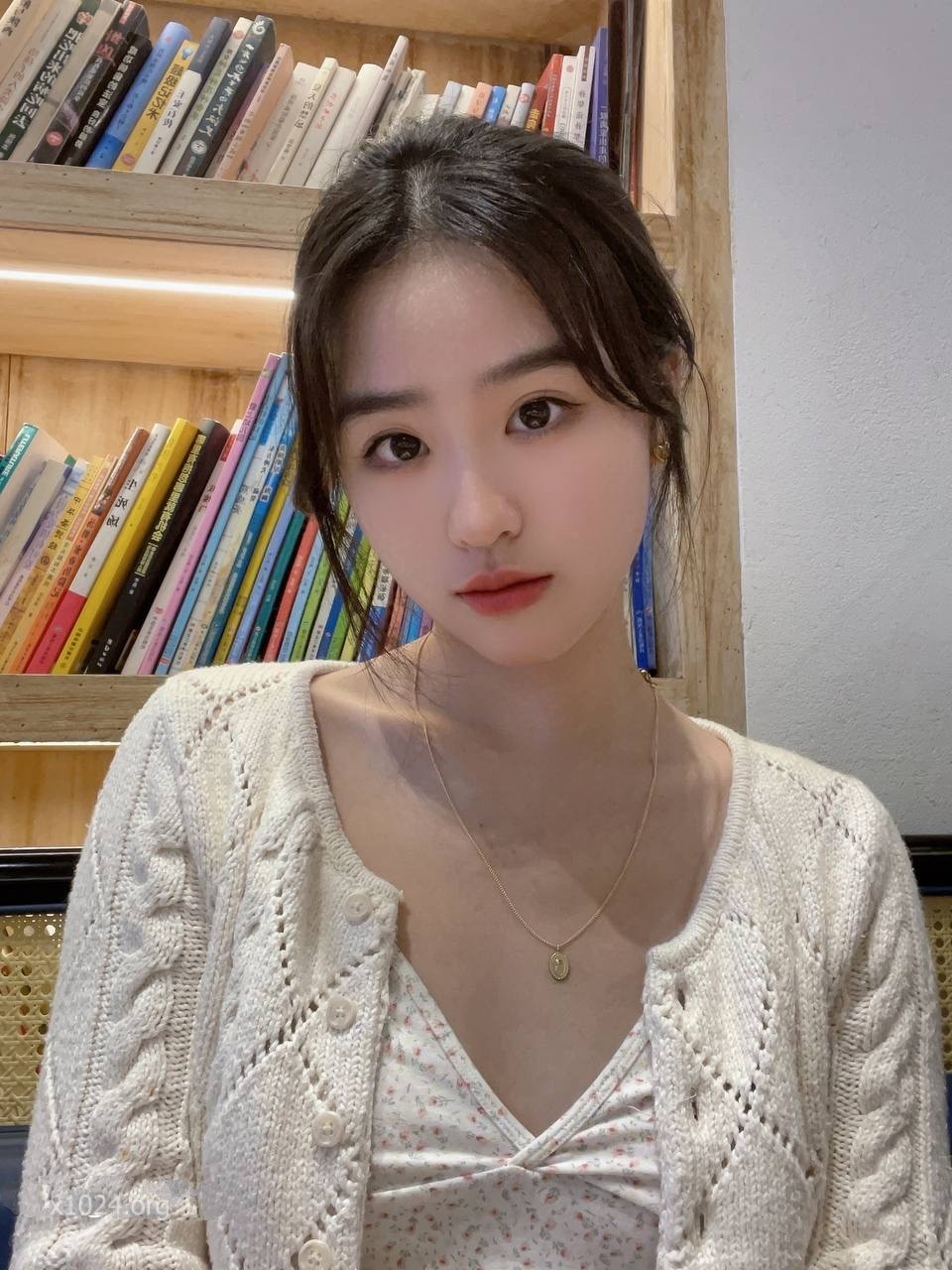✅极品颜值情侣私拍泄密，委婉气质小姐姐抬起美腿猛插小穴！纯欲的外表与放荡的淫叫 形成剧烈反差 [9P+9V/298MB]