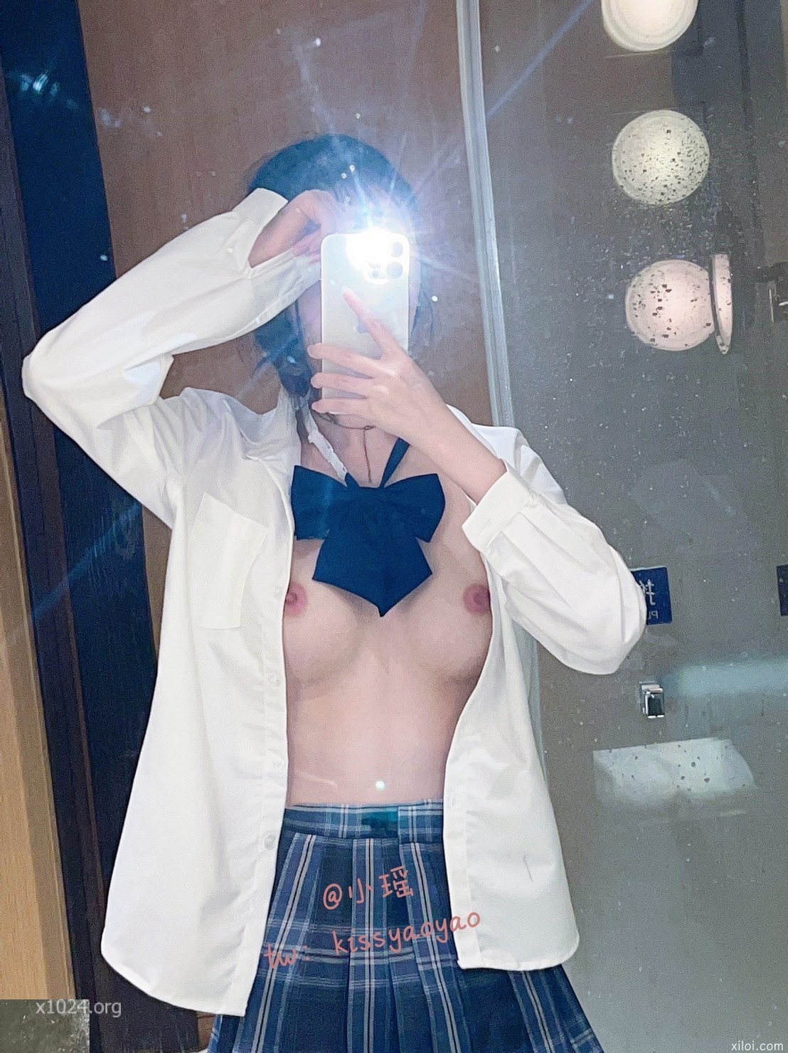 (4)