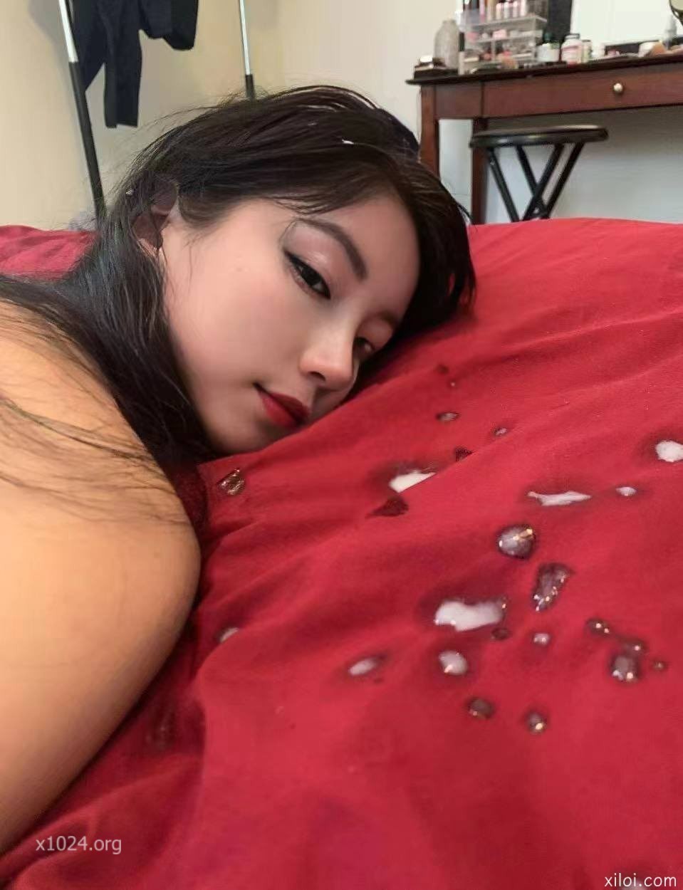 (4)