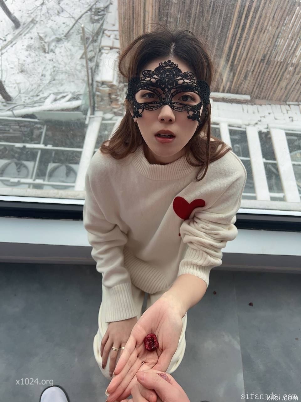 (11)