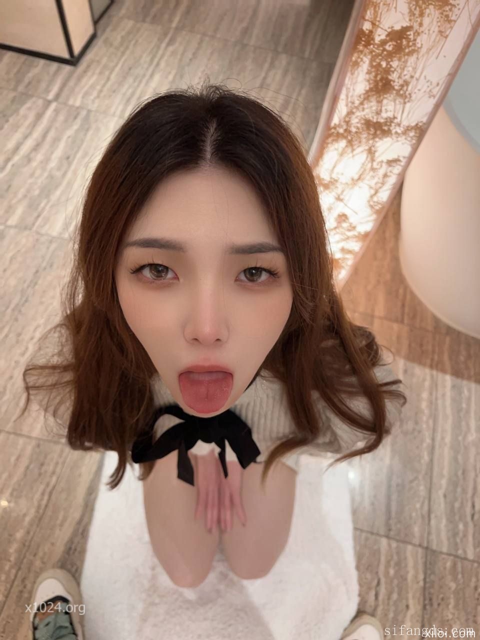 (9)
