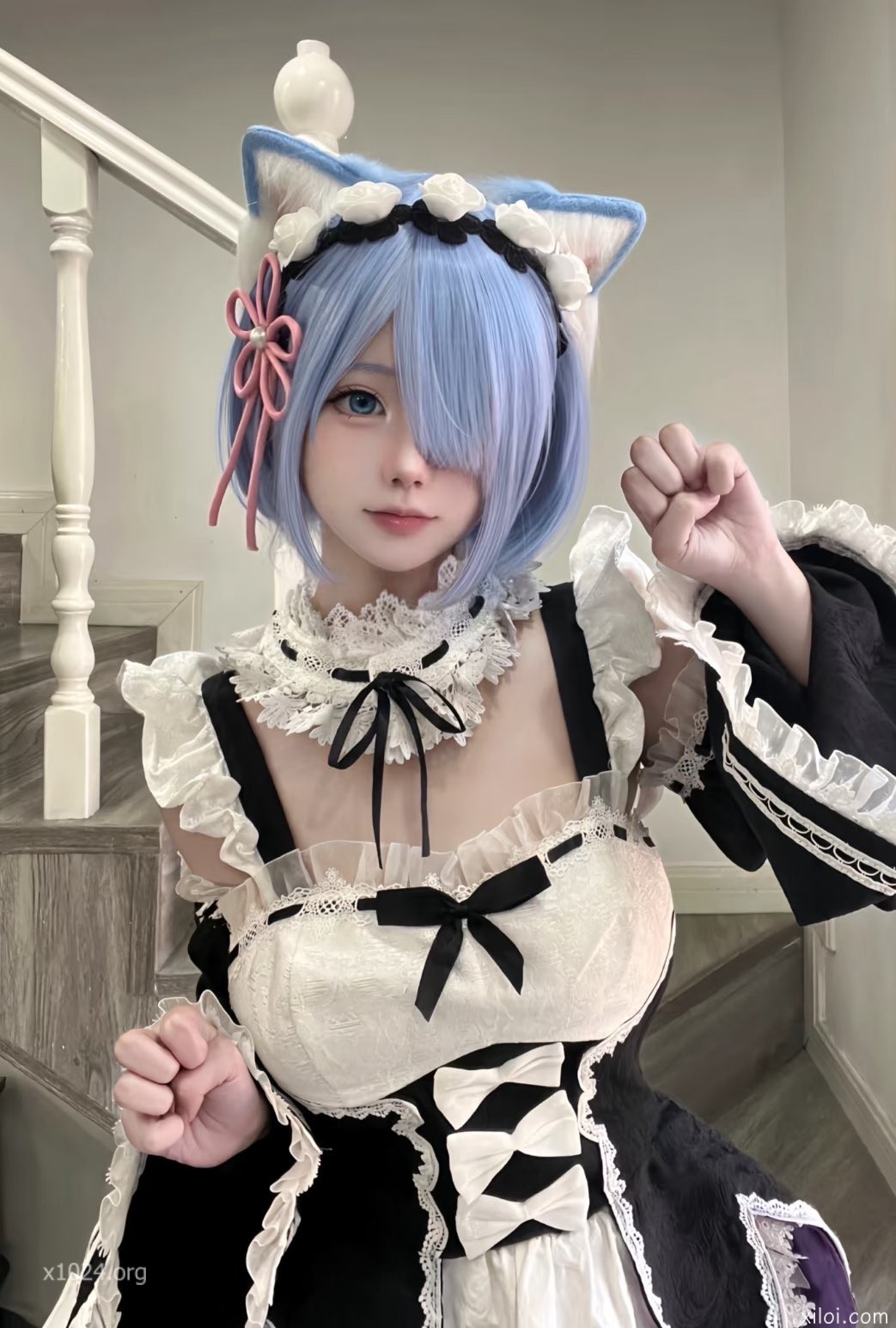 (4)