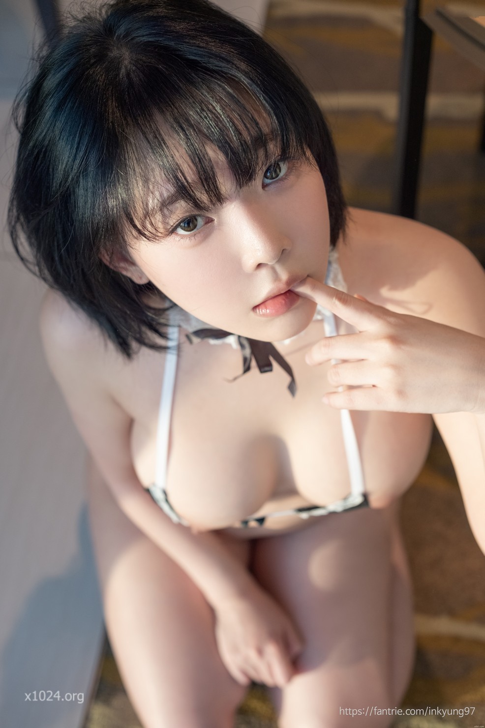 最新流出，巨乳女神【姜仁卿】高价视图福利，巨乳嫩妹，电动棒自慰，呻吟娇喘揉奶，唯美诱人 [47P+2V/407MB]