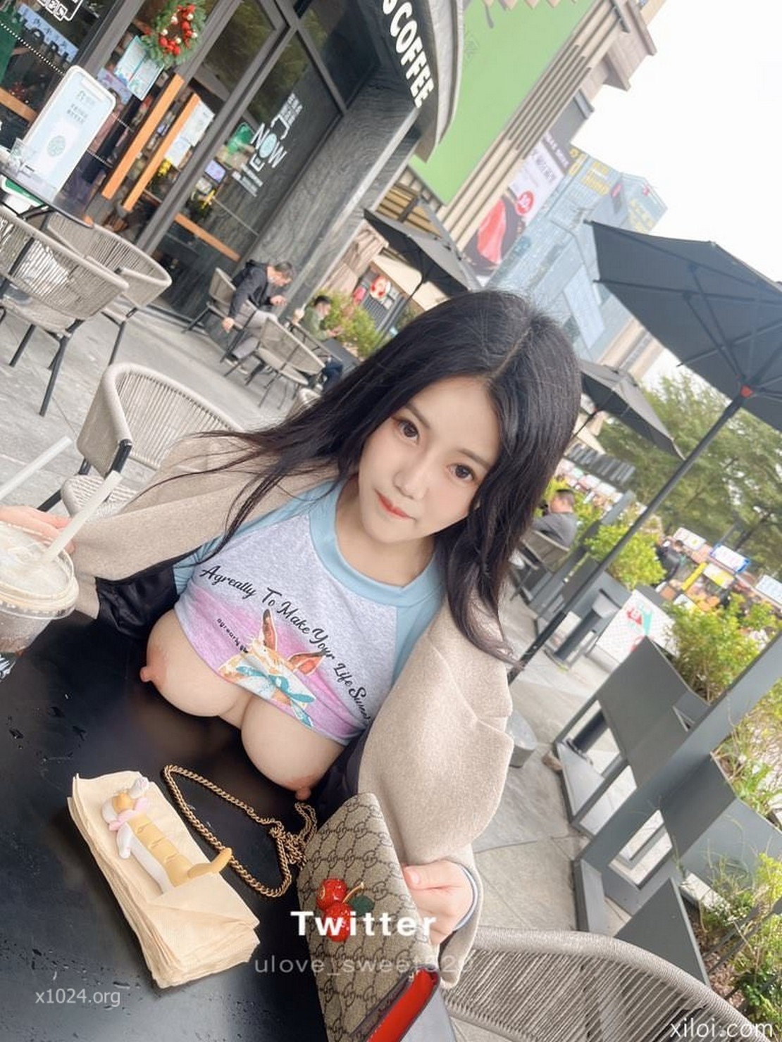 (9)