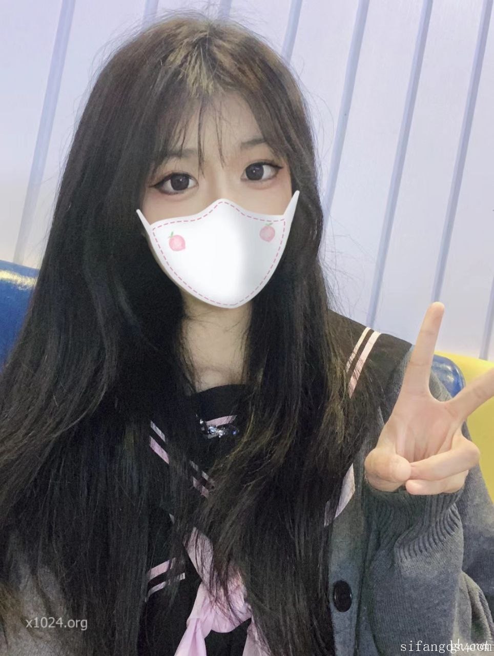 大神【网调加约炮】专业线上线下忽悠套路玩弄学生妹，高颜值美少女自慰车震，非常小母狗 [95P+18V/608MB]
