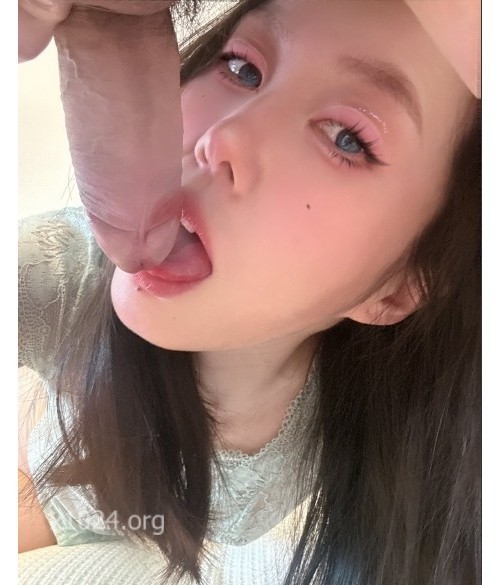 重磅流出，露脸才是王道，推特35万粉丝，超淫反差婊【Temuer郡主】付费门槛，穷人女神，富人母狗 [140V/932MB]