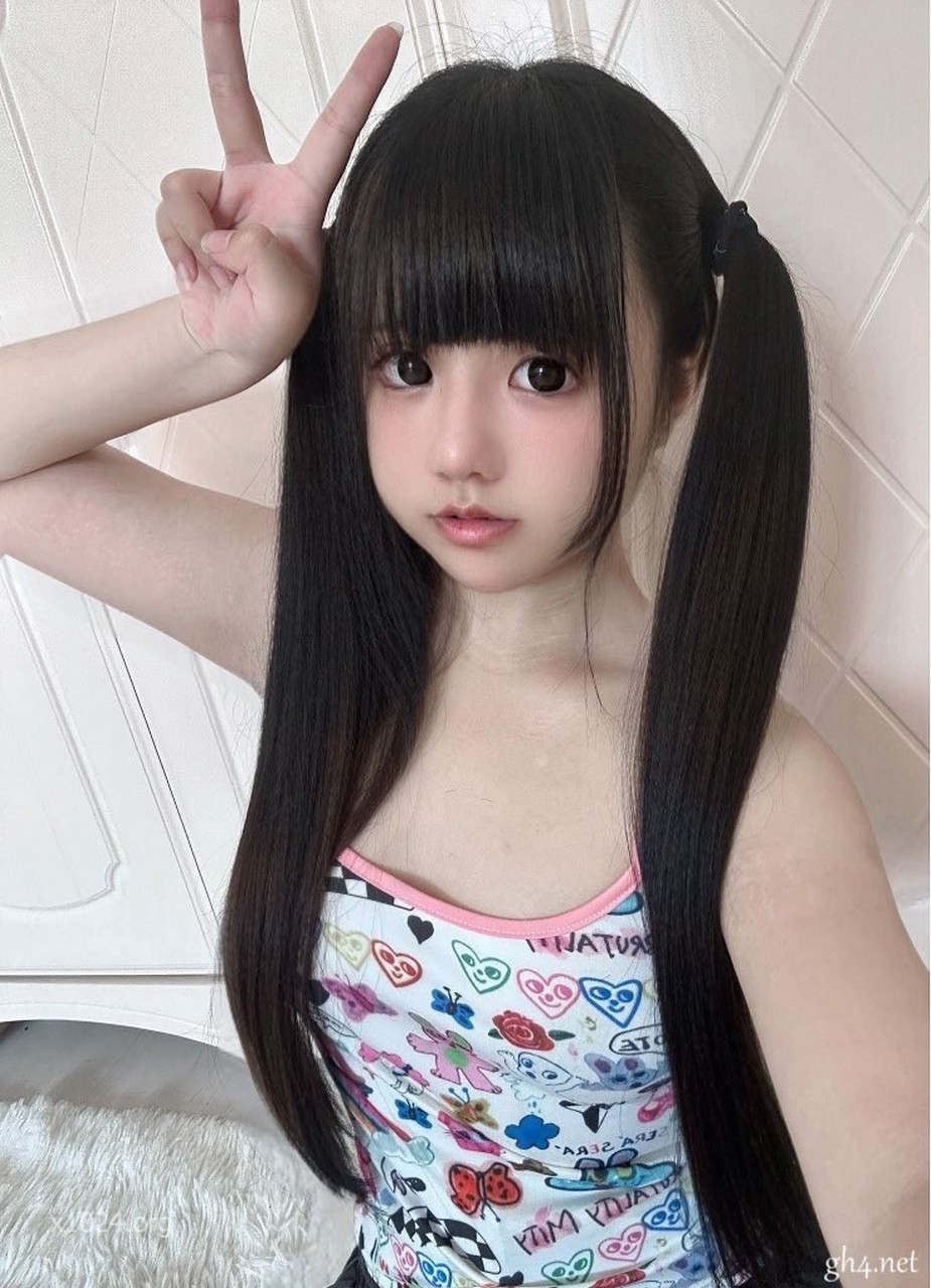 (4)
