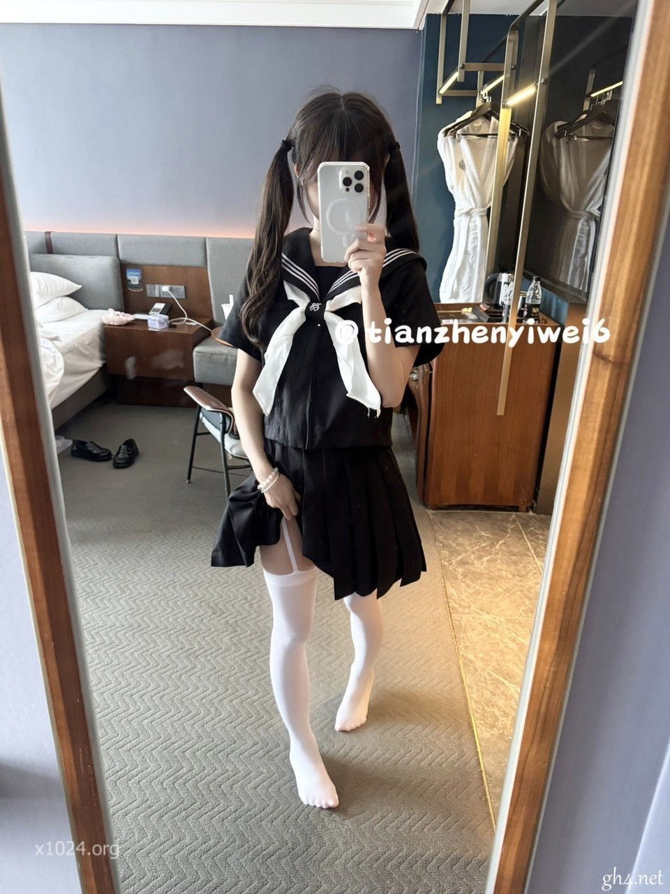 (9) 1