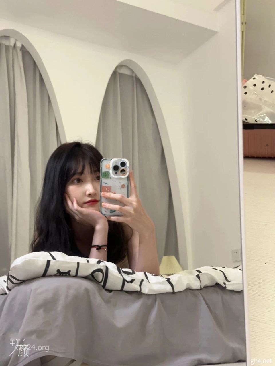 ⚫️云盘高质露脸A级泄密，超高颜值清纯美女究极反差，脱光衣服秒变淫娃，与男友各种露脸性爱自拍 [44P+19V/303MB]