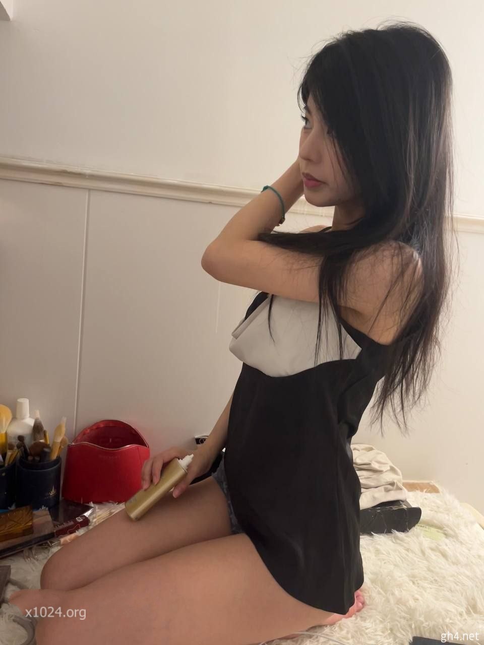 ✅重磅核弹，fabjous泄密群，多位极品美女福利，高气质小姐姐表面光鲜私下金主母狗 [96P+73V/911MB]