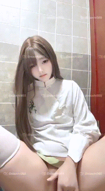 (4)