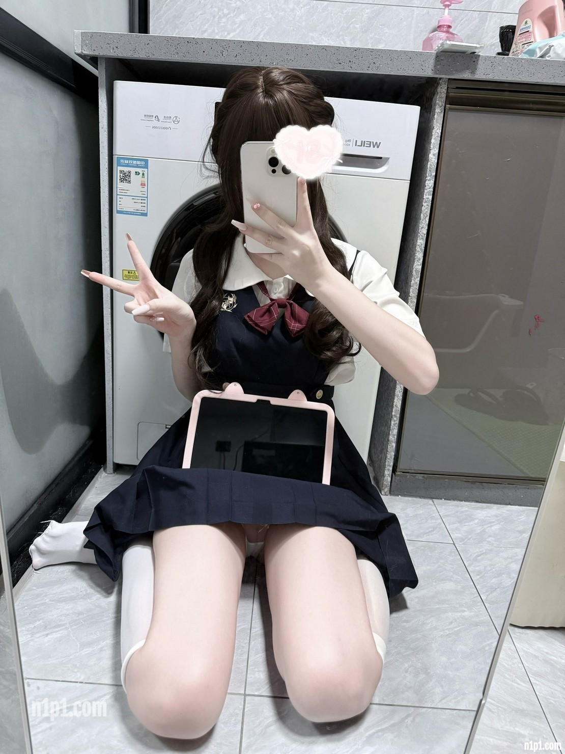 (4)