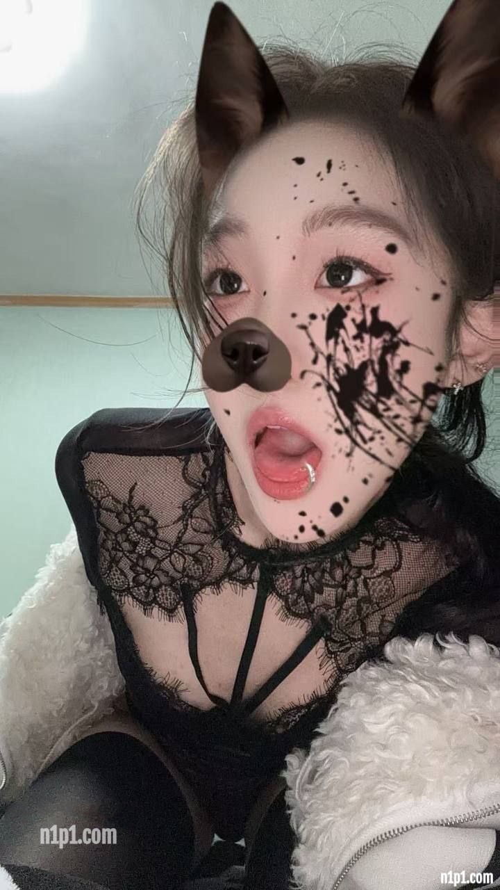 (9)