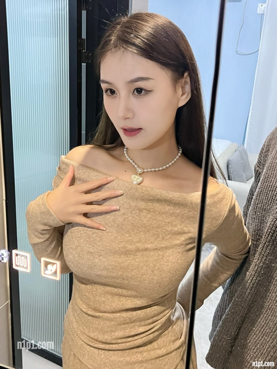 (3)