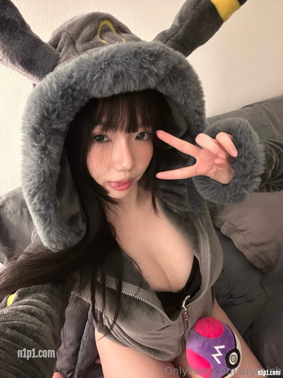 (3)