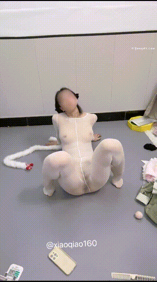 (11)