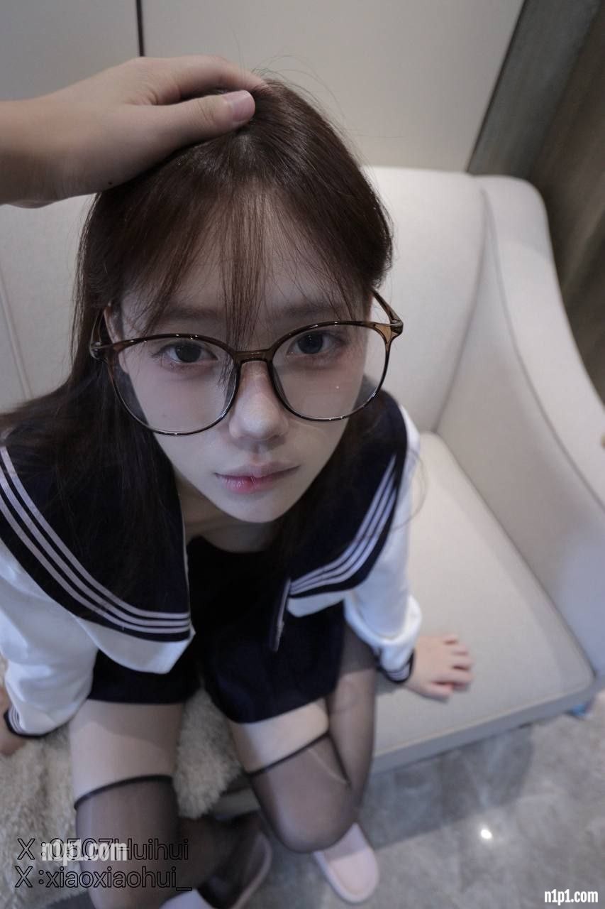 (4)
