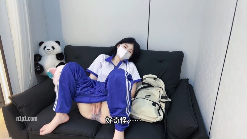 【青春校服】萌崽儿 – 老板的高中女儿沦为性爱玩物，吃完春药超主动骑坐榨精叔叔狂插白虎小穴内射 [1V/309MB]