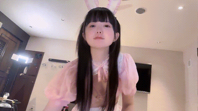 天生萝莉体福利姬【yurinslittlepeach】最新01月作品，可爱粉嫩兔女郎中出内射 [1V/160MB]