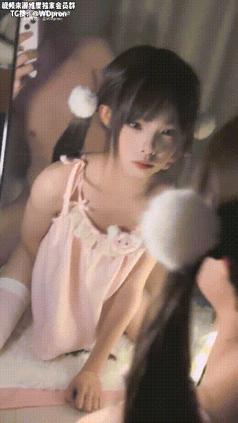 乖巧可爱女友！喜欢萌妹的不要错过 和男友对着镜子做爱狠狠后入！一边操她一边看着镜子前她享受的样子 [1V/287MB]