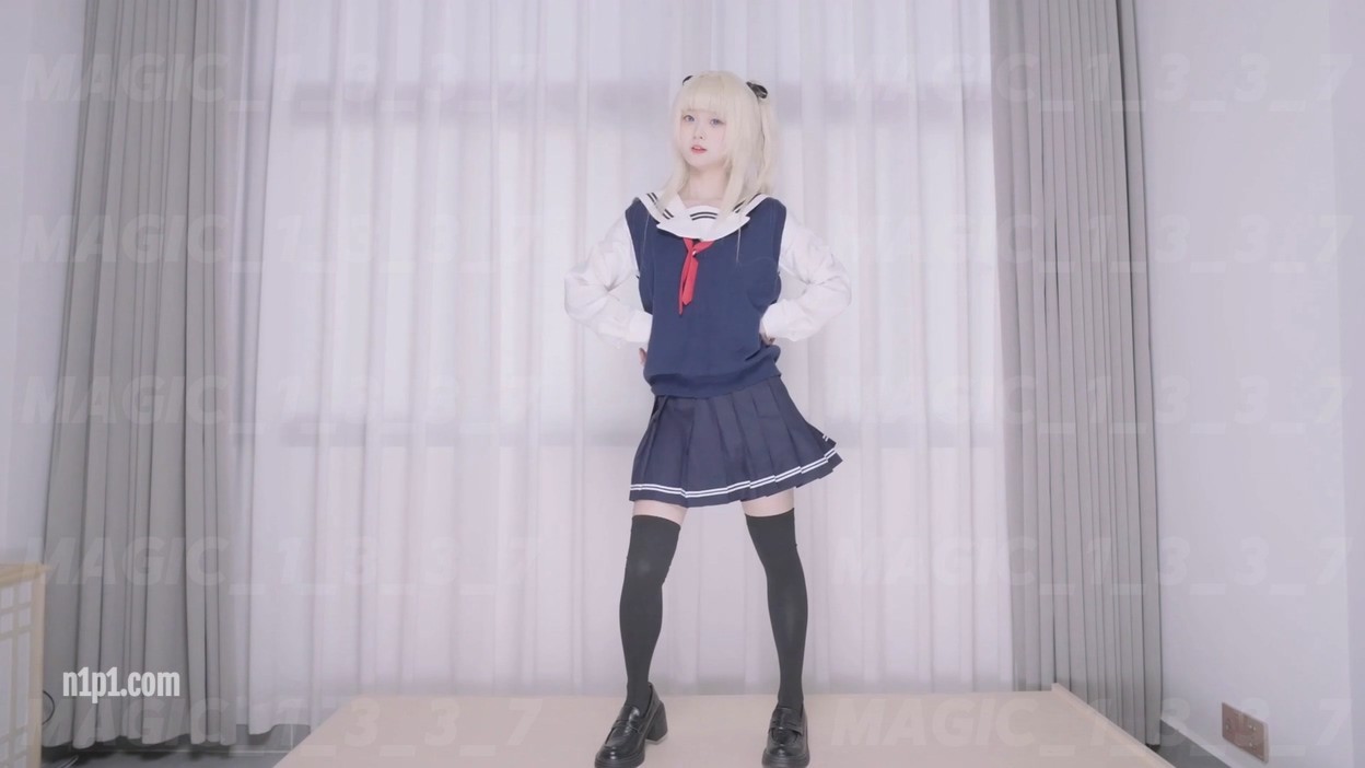 极品反差美少女【埋导演】最新作品罕露脸，COSER英梨梨激情热舞大开M腿道具自慰 [1V/210MB]