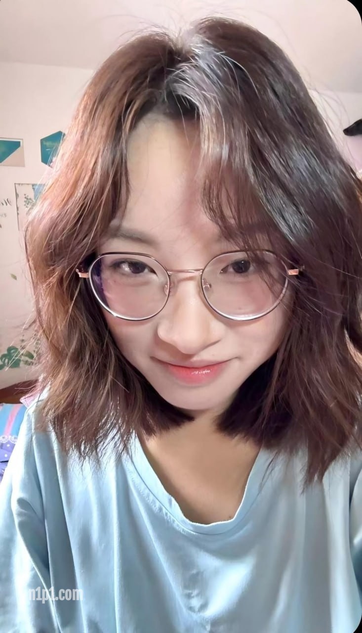 “爸爸 爸爸，轻点~”还是眼镜妹骚啊！骚气女大男厕露出 啪啪，妹子是真的又乖又反差 各种姿势抽插 [10P+29V/1.17GB]