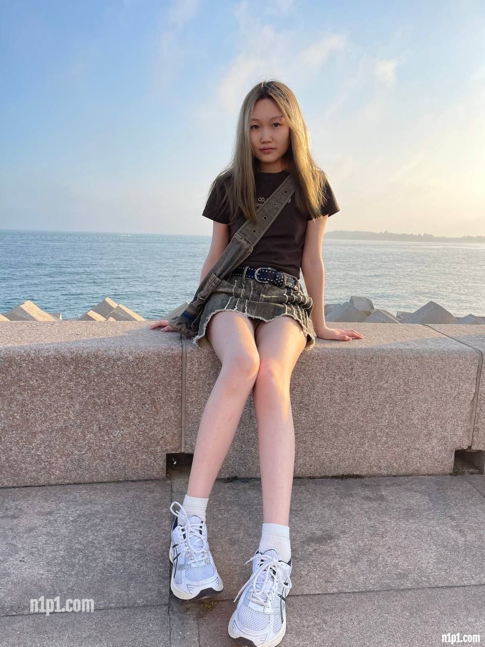 (4)
