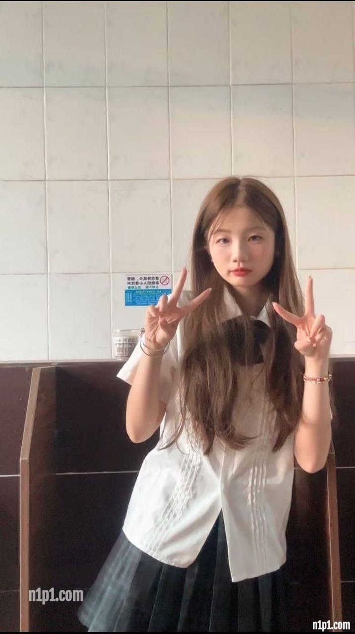 (4)