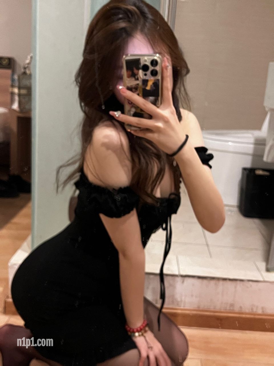 (4)