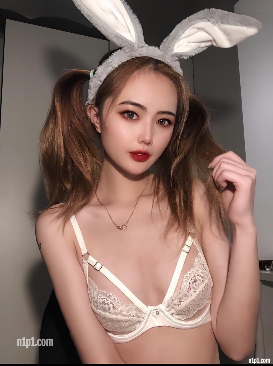 (5)