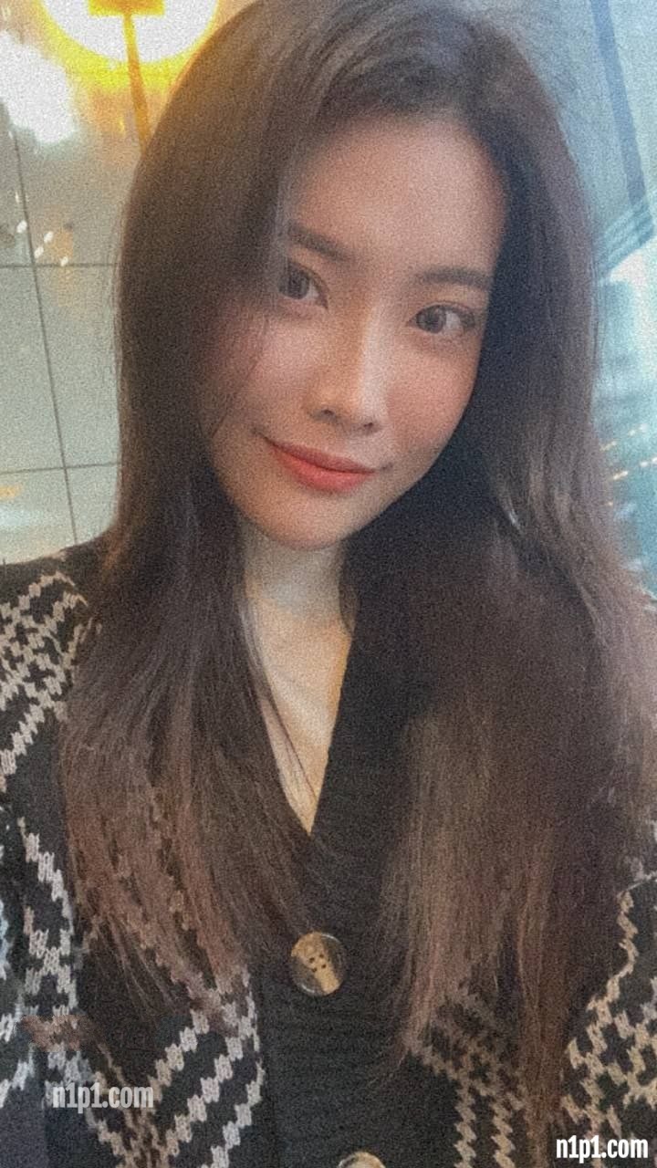(8)