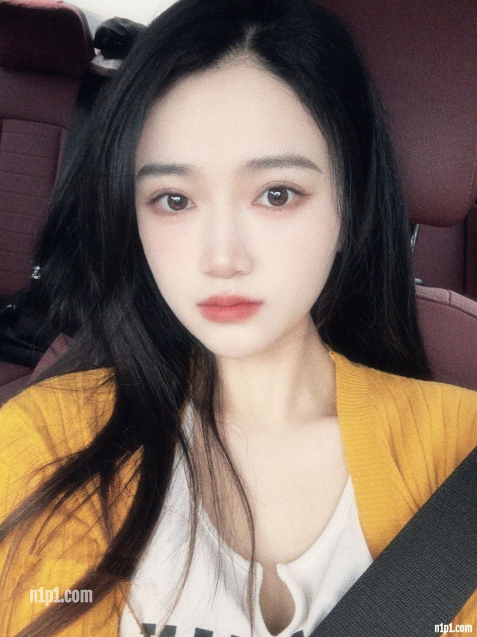 明星级美女私下极度反差，筷子腿丝足交高潮脸，母狗特性拉满了 [8P+1V/490MB]
