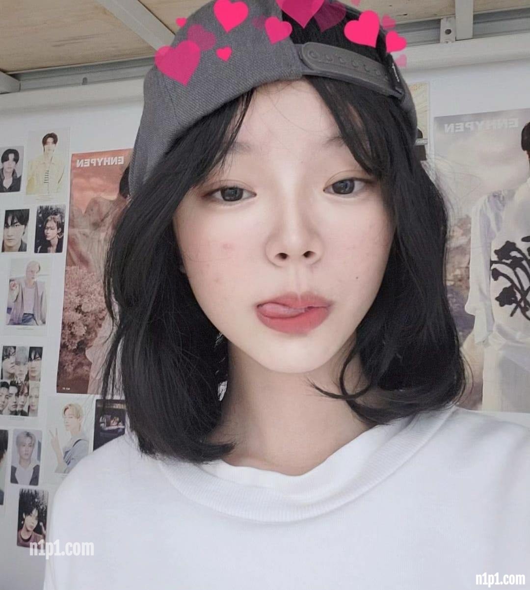 (8)