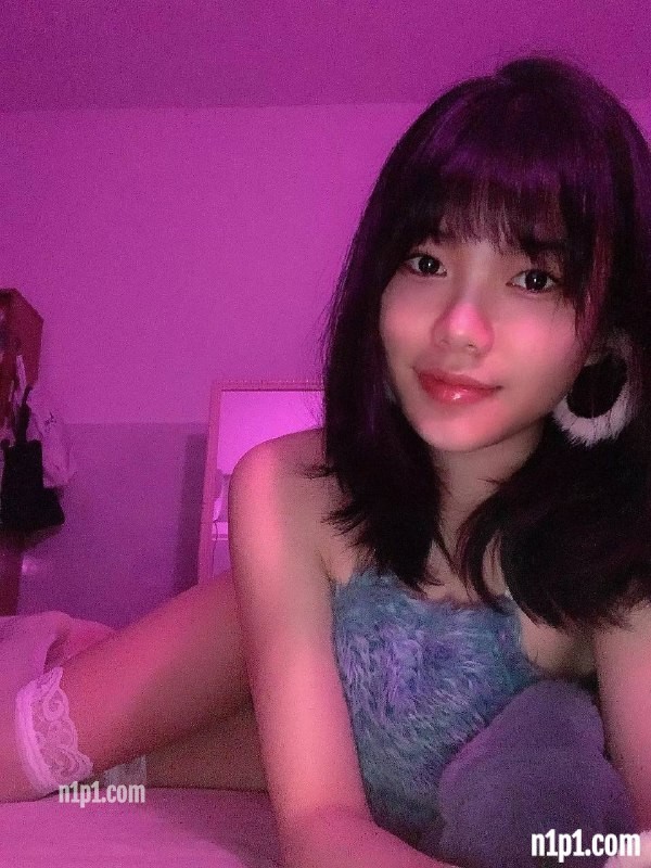 (4)