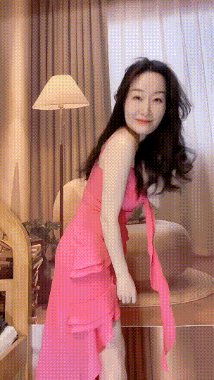 熟女控必备！高颜值极品白肤熟女【奶思鸭】美乳长腿~特写粉红骚逼~疯狂自慰爱液泛滥~撸点极高 [9V/484MB]