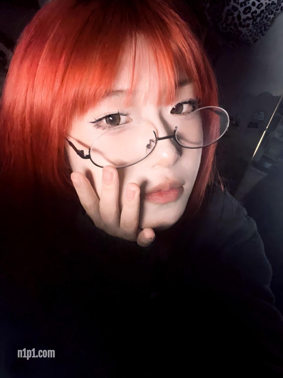 (4)